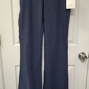 NWT Lululemon athletica Women's Blue pin strip size 6 pants